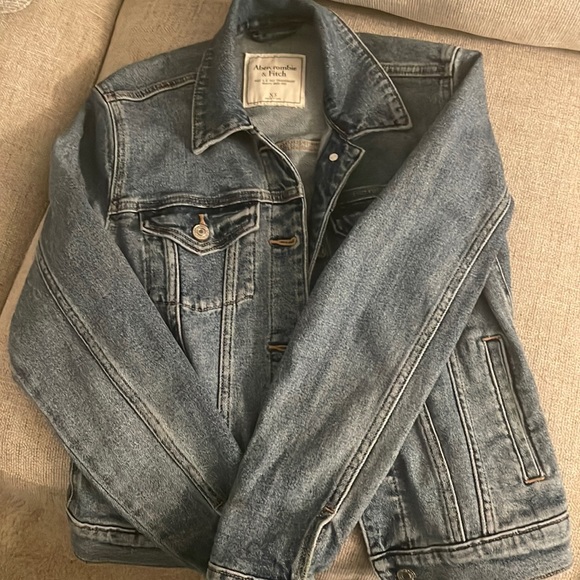 Abercrombie & Fitch Denim Jacket EUC - Picture 1 of 3